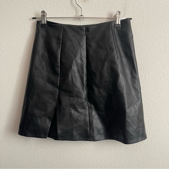 Women’s Beige BoTany Vintage Black Vegan Leather Skirt Size Small! - Picture 4 of 7
